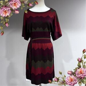 Short sleeve zig zag print sweater dress with belt